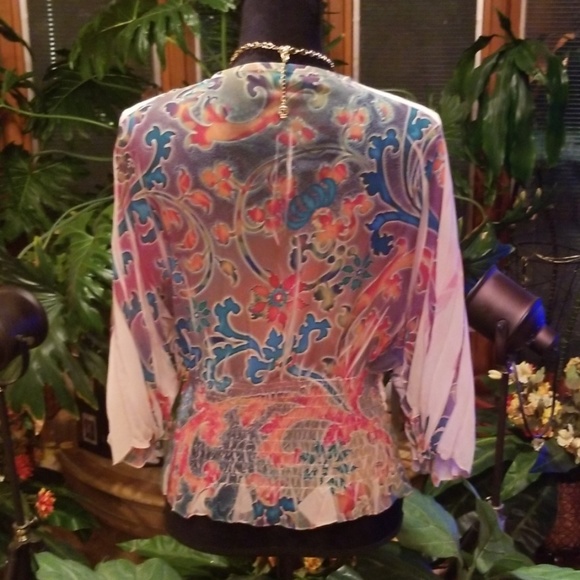 Simply Irresistable Floral Pattern Crop Top - Picture 3 of 5